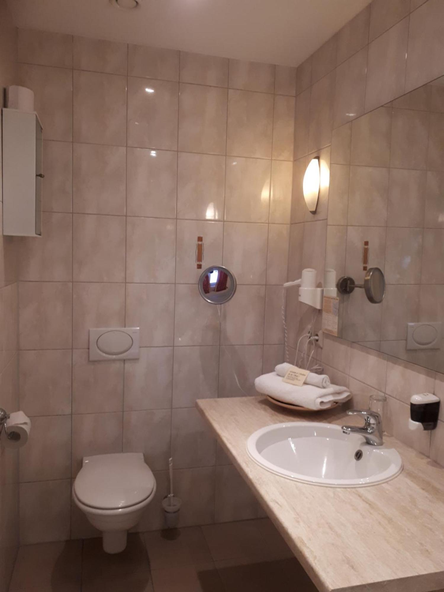 Mediterran Hotel Juwel Karlstein am Main ภายนอก รูปภาพ