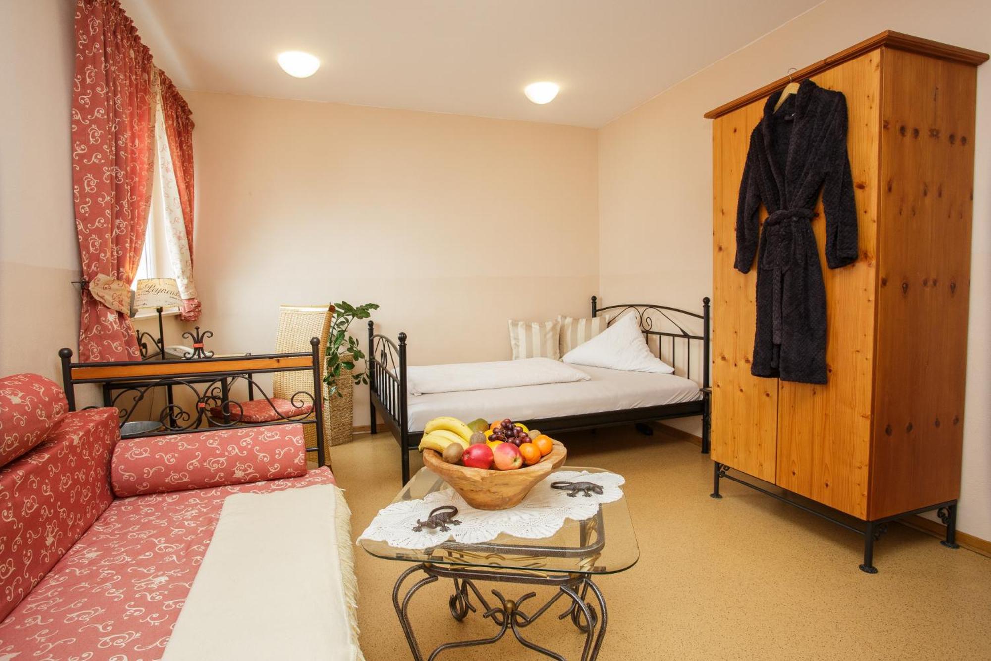Mediterran Hotel Juwel Karlstein am Main ภายนอก รูปภาพ