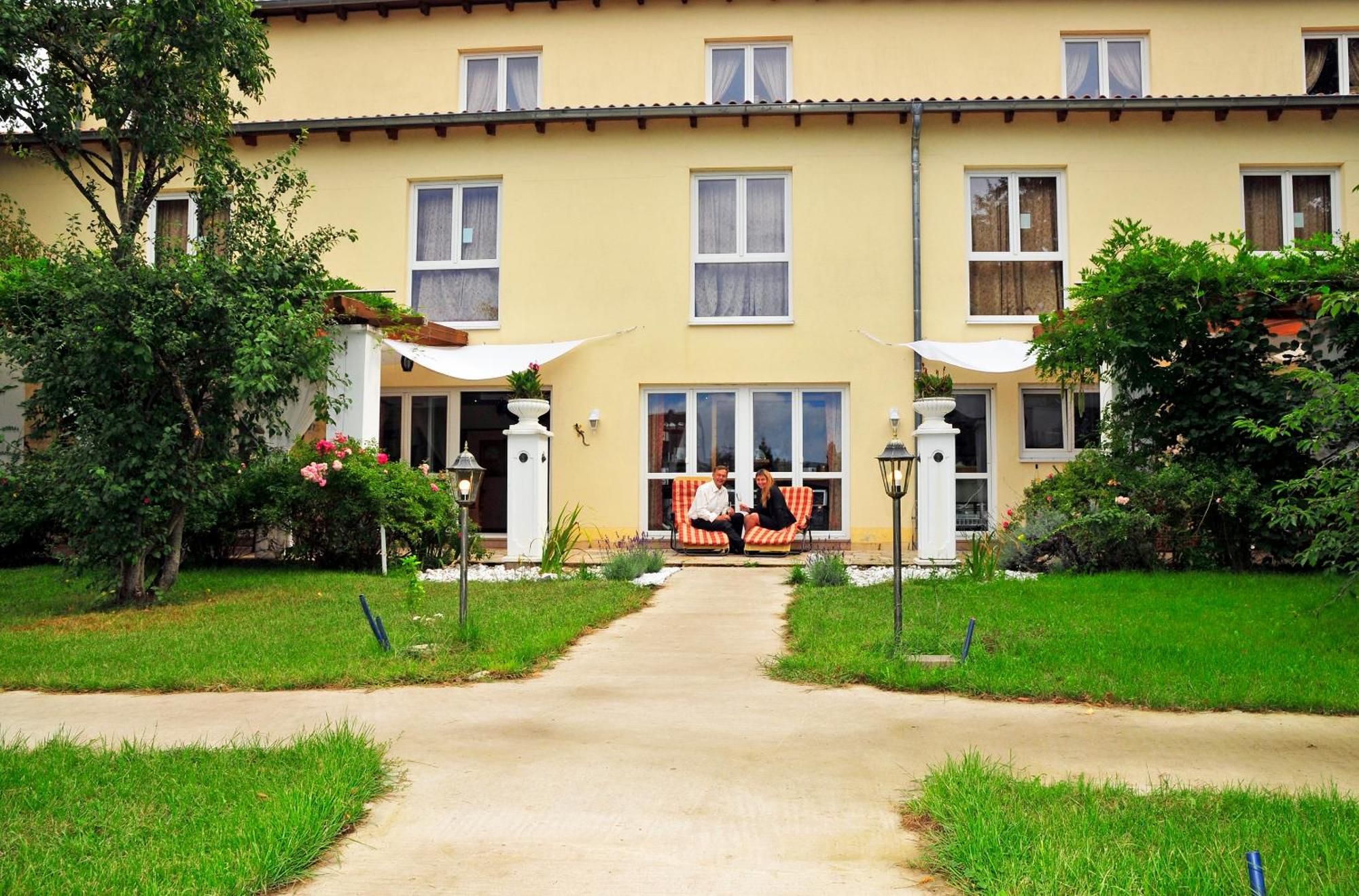 Mediterran Hotel Juwel Karlstein am Main ภายนอก รูปภาพ